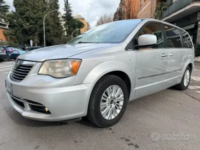 Usata Lancia Voyager 163 CV (119 kW) 2012 Grigio Monovolume