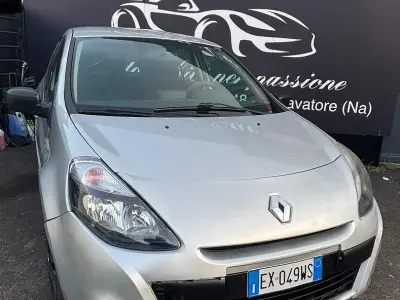 Brugt Renault Clio II Dynamique 68 HK (50 kW) 2010 Grå Sedan