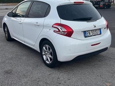 Usata Peugeot 208 Allure 82 CV (60 kW) 2012 Bianco Utilitaria