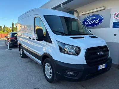 Usata Ford Transit Trend 131 CV (96 kW) 2023 Frozen white Furgone
