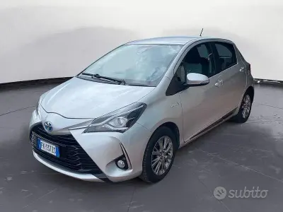 Usata Toyota Yaris Hybrid Active 73 CV (53 kW) 2017 Grigio Berlina