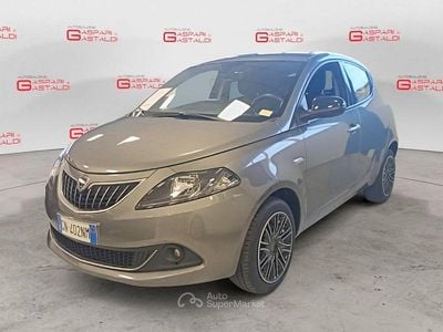 Usata Lancia Ypsilon Gold 69 CV (50 kW) 2023 Grigio Utilitaria