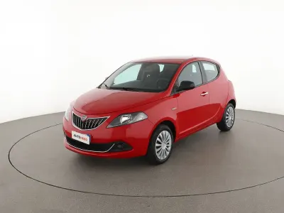 Usata Lancia Ypsilon Silver 70 CV (51 kW) 2022 Rosso Utilitaria
