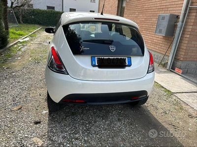 Usata Lancia Ypsilon 69 CV (50 kW) 2019 Bianco Utilitaria