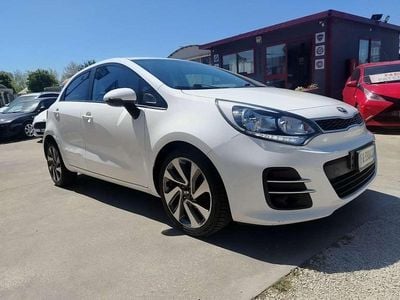 Usata Kia Rio 86 CV (63 kW) 2015 Bianco Berlina