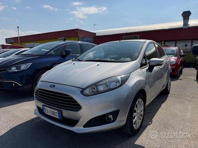 Usata Ford Fiesta 60 CV (44 kW) 2015 Grigio Berlina