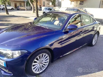 Usata Alfa Romeo Giulia 180 CV (132 kW) 2016 Bluazzurro Berlina