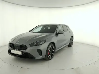 Begagnad BMW 118 M Sport 150 HK (110 kW) 2025 Grå Halvkombi