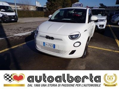 Usata Fiat 500e Icon 86 kW (118 CV) 2021 Ice white pastello Berlina