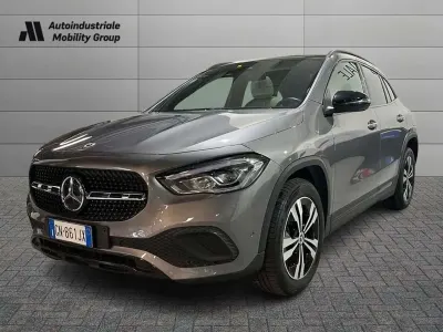 Usata Mercedes GLA200 150 CV (110 kW) 2023 Grigio montagna SUV