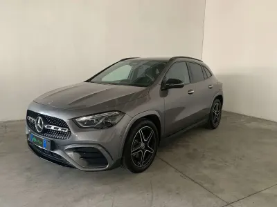 Käytetty Mercedes GLA200 AMG Line Premium Plus 150 HP (110 kW) 2023 Harmaa Katumaasturi