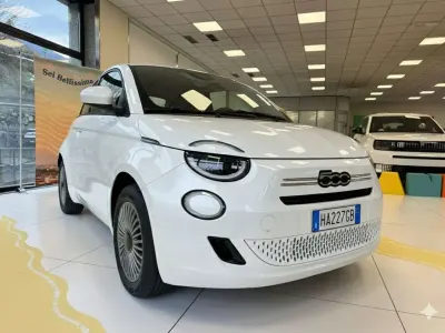 Nuova Fiat 500 Pop 88 CV (64 kW) 2026 Nero cinema (metallizzato) Berlina