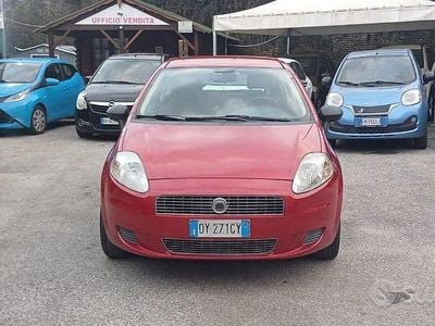 Rosso Usata 2009 Fiat Grande Punto Active Utilitaria | 2599 € (Buon prezzo)