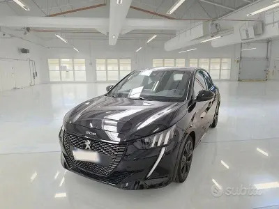 Usata Peugeot 208 GT 101 CV (74 kW) 2023 Nero Utilitaria