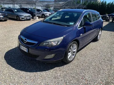 Usata Opel Astra Cosmo 165 CV (121 kW) 2011 Blu Station wagon