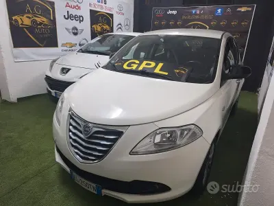 Usata Lancia Ypsilon Gold 69 CV (50 kW) 2012 Bianco Utilitaria