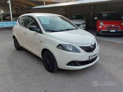 Usata Lancia Ypsilon Silver 69 CV (50 kW) 2022 Bianco Utilitaria