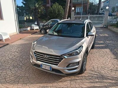 Usata Hyundai Tucson 116 CV (85 kW) 2019 Oro SUV