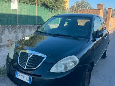Usata Lancia Ypsilon 75 CV (55 kW) 2011 Nero Utilitaria