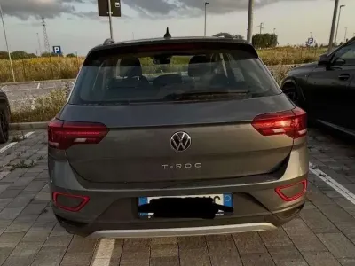 Usata VW T-Roc Life 150 CV (110 kW) 2023 Grigio SUV