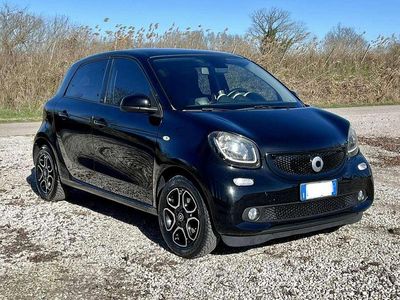 Usata Smart ForFour Prime 71 CV (52 kW) 2015 Nero Utilitaria