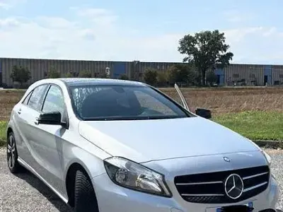 Usata Mercedes A180 109 CV (80 kW) 2015 Grigio Utilitaria