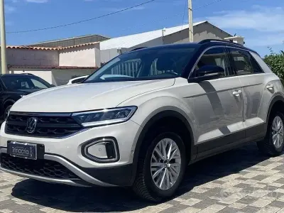 Usata VW T-Roc Life 116 CV (85 kW) 2023 Nero SUV
