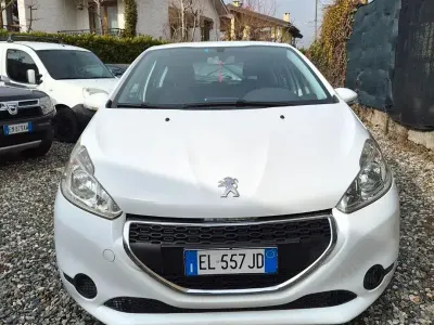 Usata Peugeot 208 Allure 82 CV (60 kW) 2013 Bianco Utilitaria