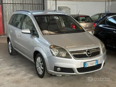 Usata Opel Zafira Edition 94 CV (69 kW) 2008 Grigio Monovolume