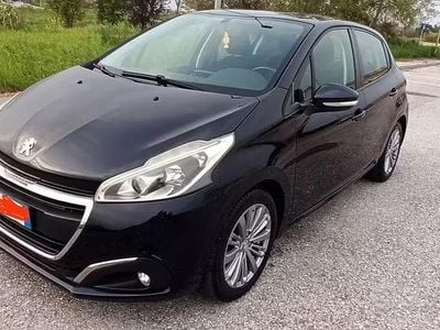 Usata Peugeot 208 Active 75 CV (55 kW) 2015 Blu Utilitaria