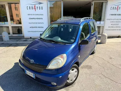 Usata Toyota Yaris Verso Sol 86 CV (63 kW) 2002 Blu/azzurro Monovolume