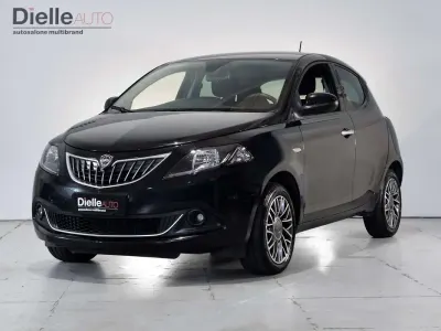 Usata Lancia Ypsilon Gold 70 CV (51 kW) 2023 Nero vulcano Utilitaria