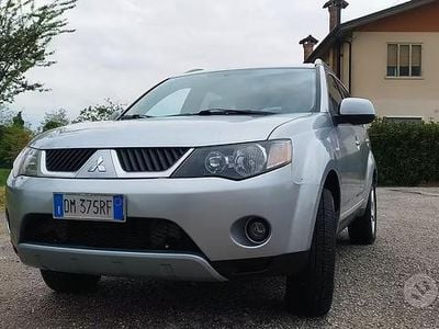 Usata Mitsubishi Outlander Invite 140 CV (102 kW) 2008 Grigio SUV