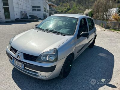 usata Renault Clio Anno 2006 1.2 benzina ok neopatentati