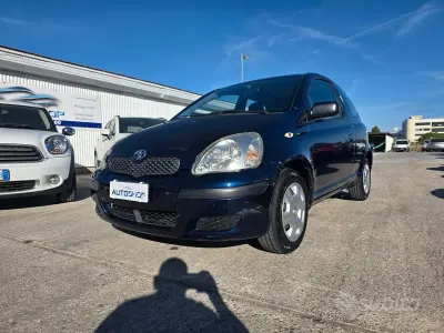Usata Toyota Yaris Sol 65 CV (47 kW) 2003 Blu Berlina