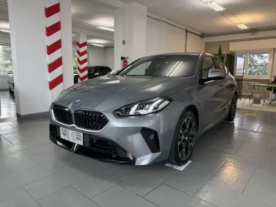 Nuova BMW 120 M Sport 170 CV (125 kW) 2025 Skyscraper grey Utilitaria