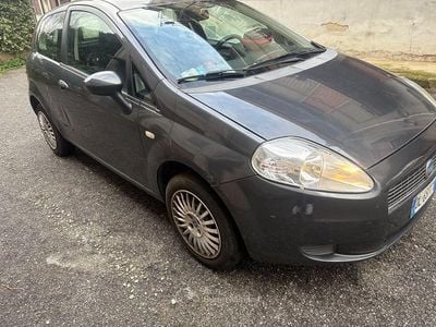 Usata Fiat Grande Punto Dynamic 77 CV (56 kW) 2007 Gray Utilitaria