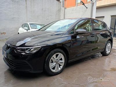 Usata VW Golf VIII Life 115 CV (84 kW) 2022 Nero Berlina