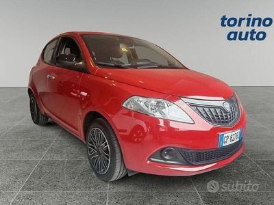 Begagnad Lancia Ypsilon Silver 69 HK (50 kW) 2023 Röd Halvkombi