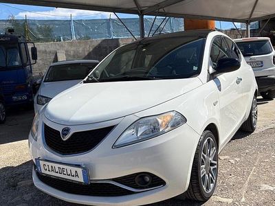 Usata Lancia Ypsilon Platinum 69 CV (50 kW) 2016 Bianco Utilitaria