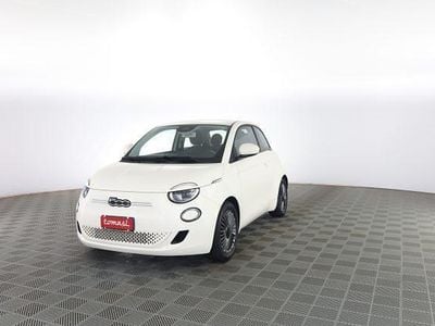 Usata Fiat 500e Icon 85 kW (116 CV) 2022 Ice white Berlina