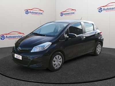 Usata Toyota Yaris Lounge 69 CV (50 kW) 2013 Nero metallizzato Utilitaria