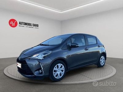 Usata Toyota Yaris Hybrid Business Edition 73 CV (53 kW) 2020 Grigio Berlina