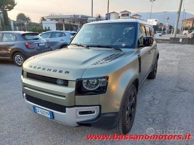 Usata Land Rover Defender SE 250 CV (183 kW) 2021 Grigio pastello SUV