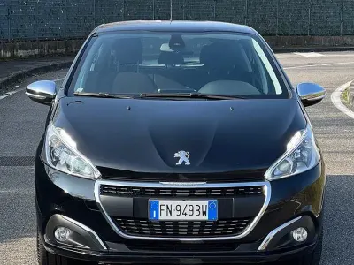 Usata Peugeot 208 75 CV (55 kW) 2018 Nero Utilitaria