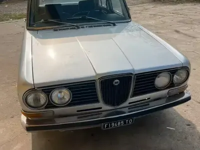Begagnad Lancia 2000 1970 Grå Sedan