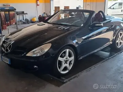 Usata Mercedes SLK200 AMG 163 CV (119 kW) 2005 Blu Cabrio