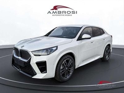 Nuova BMW iX2 M Sport 150 kW (204 CV) 2026 Alpin white pastello SUV
