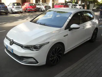 Usata VW Golf VIII Style 131 CV (96 kW) 2021 Bianco Berlina