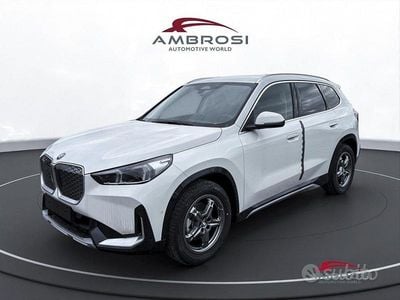 Nuova BMW iX1 xLine 150 kW (204 CV) 2025 Alpin white pastello SUV